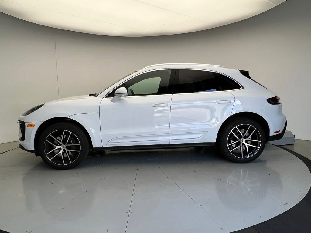 Certified 2023 Porsche Macan AWD/4WD image 2