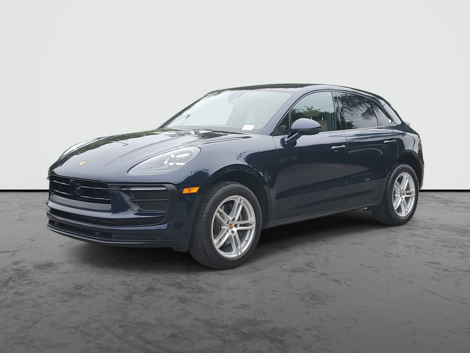 Used 2023 Porsche Macan AWD/4WD image 2