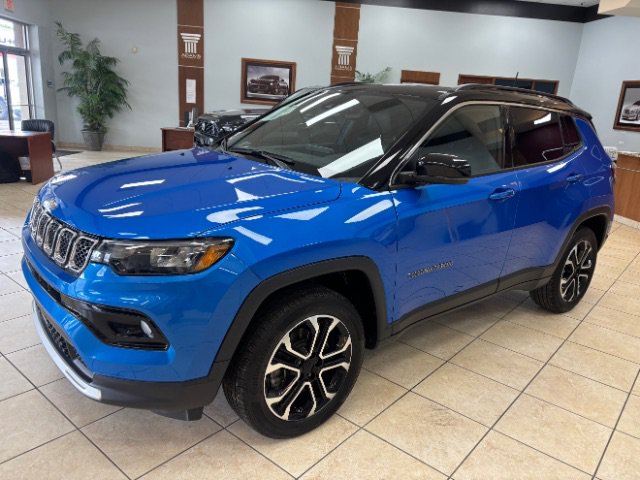 Used 2023 Jeep Compass Limited w/ Sun and Sound Group AWD/4WD image 10