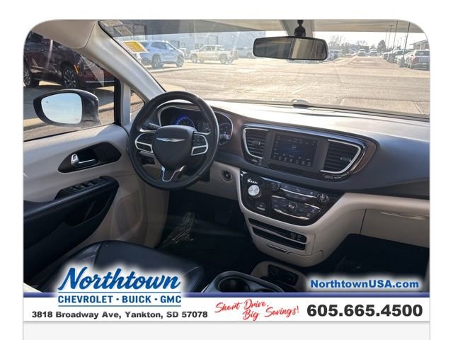 Used 2018 Chrysler Pacifica Touring-L image 20