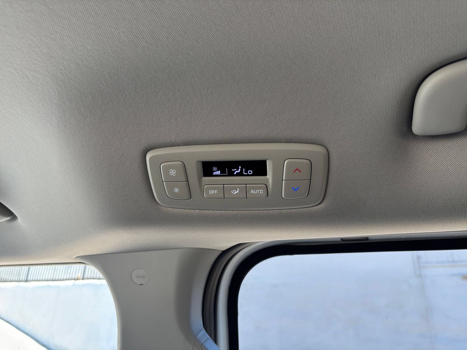 Used 2026 Kia Carnival FWD image 24