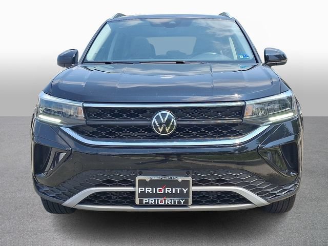 Used 2024 Volkswagen Taos SE AWD/4WD image 2