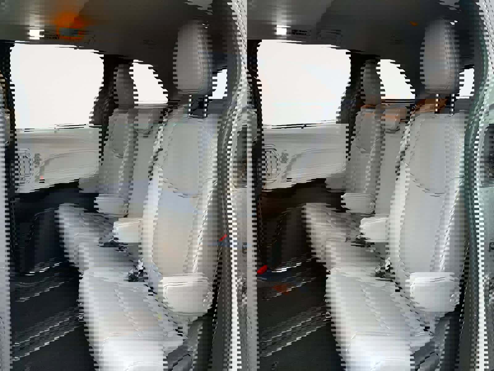 Used 2025 Toyota Sienna XLE image 15