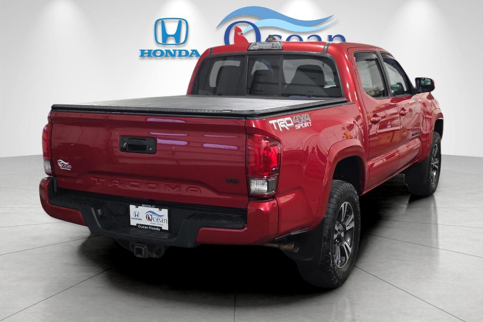 Used 2016 Toyota Tacoma TRD Sport w/ Towing Package image 3