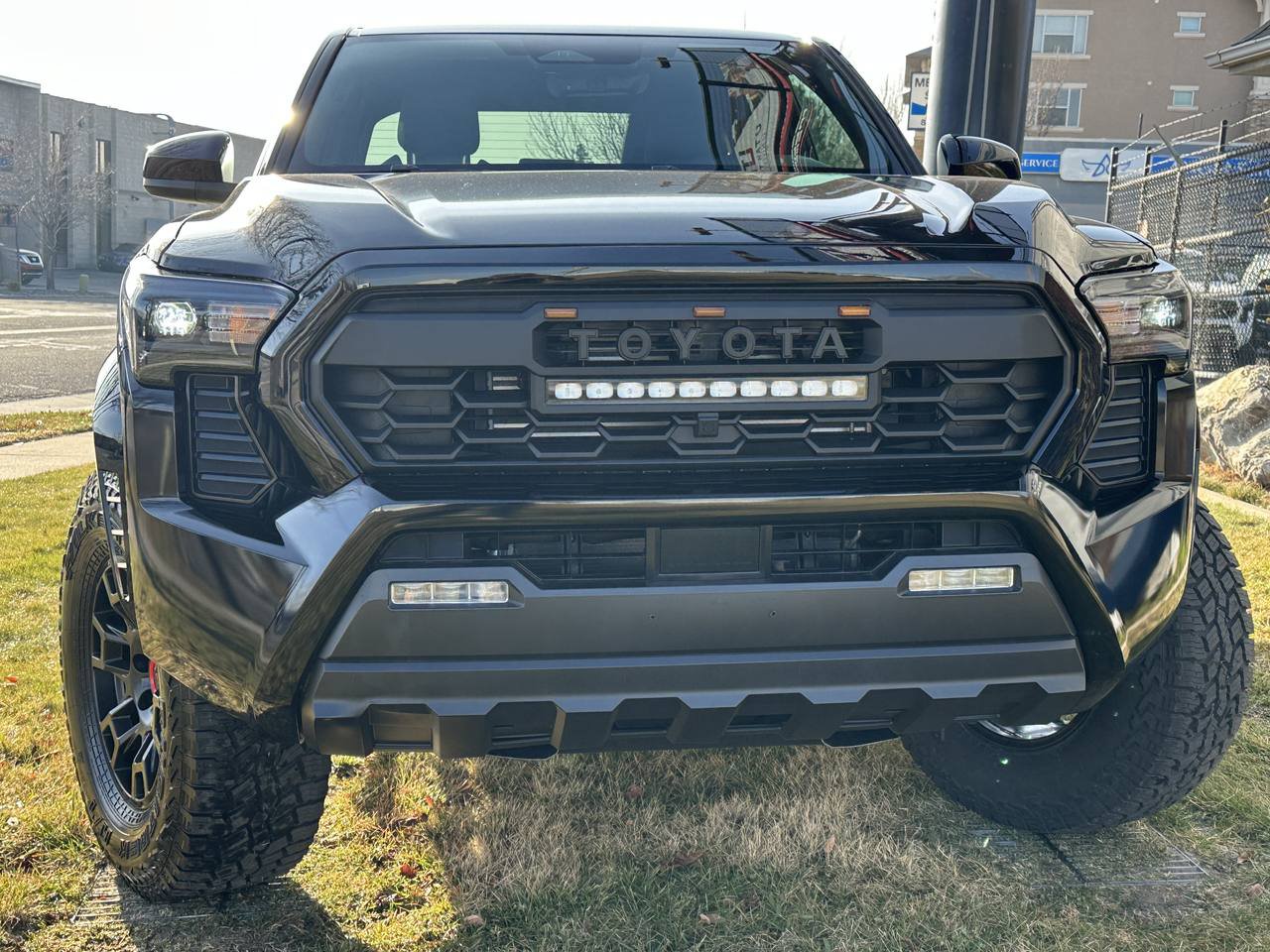 Used 2025 Toyota Tacoma SR5 AWD/4WD image 4