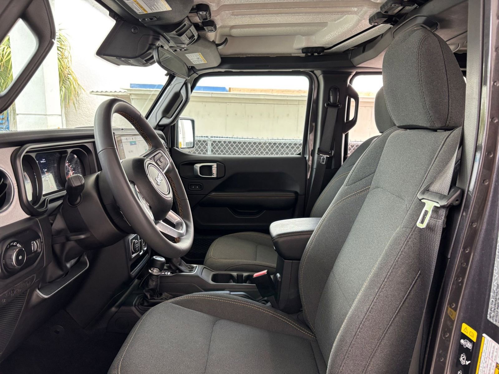 Used 2025 Jeep Wrangler Unlimited Sahara AWD/4WD image 27