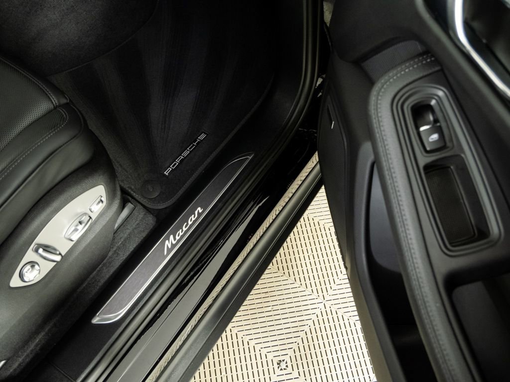 Certified 2024 Porsche Macan Turbo image 25