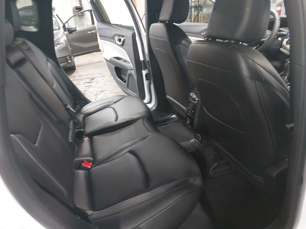 Used 2025 Jeep Compass Limited AWD/4WD image 11