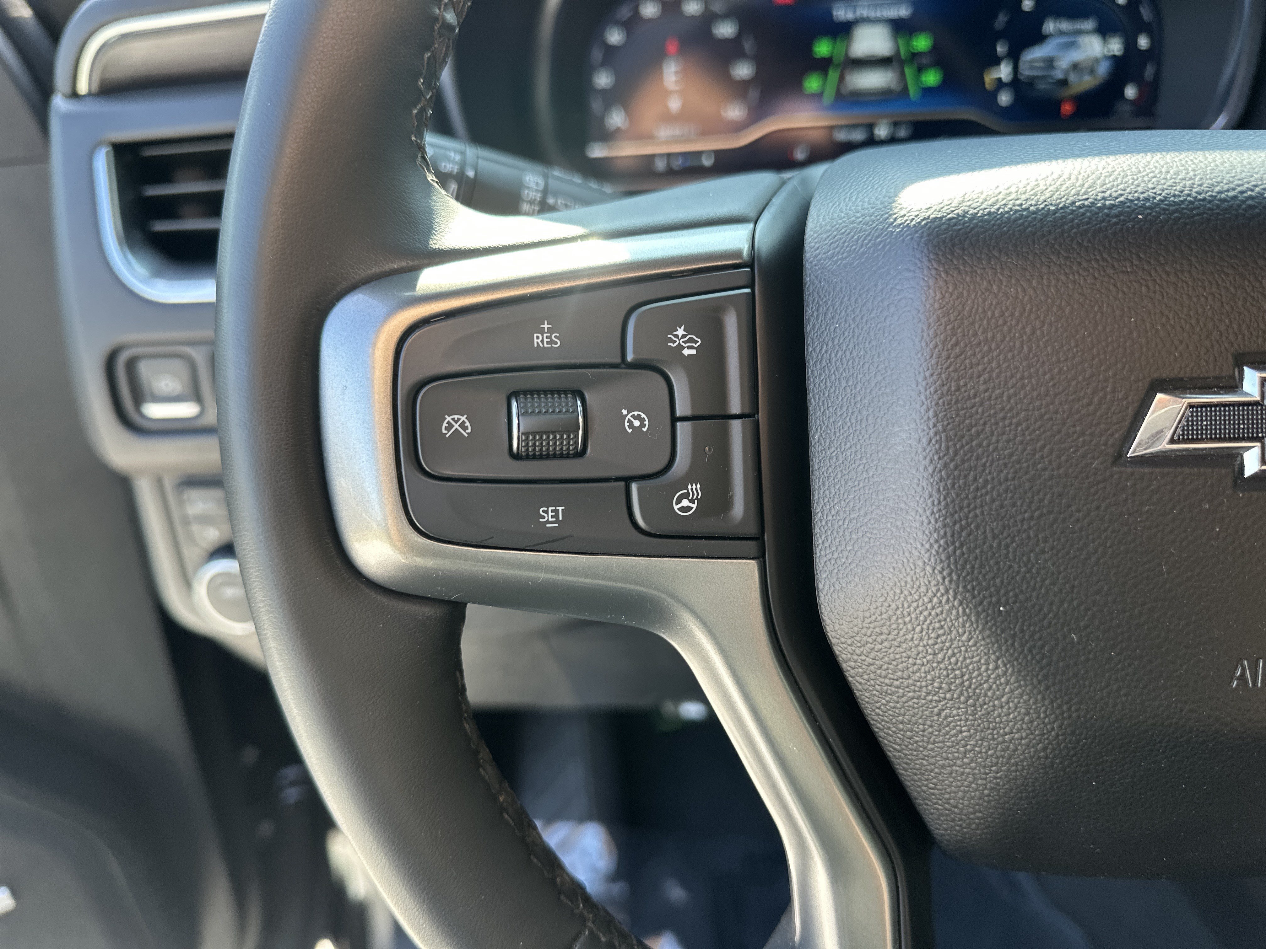 Used 2024 Chevrolet Tahoe Z71 w/ Luxury Package AWD/4WD image 19