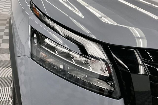 New 2025 Nissan Pathfinder Platinum w/ Lighting Package (N93) AWD/4WD image 14
