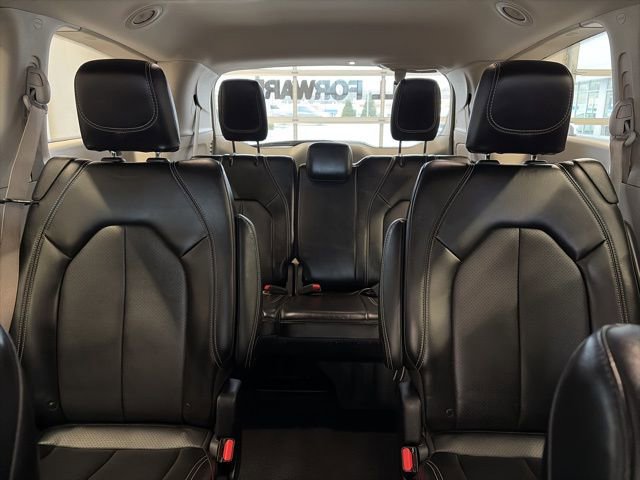 Used 2024 Chrysler Pacifica Touring-L image 13