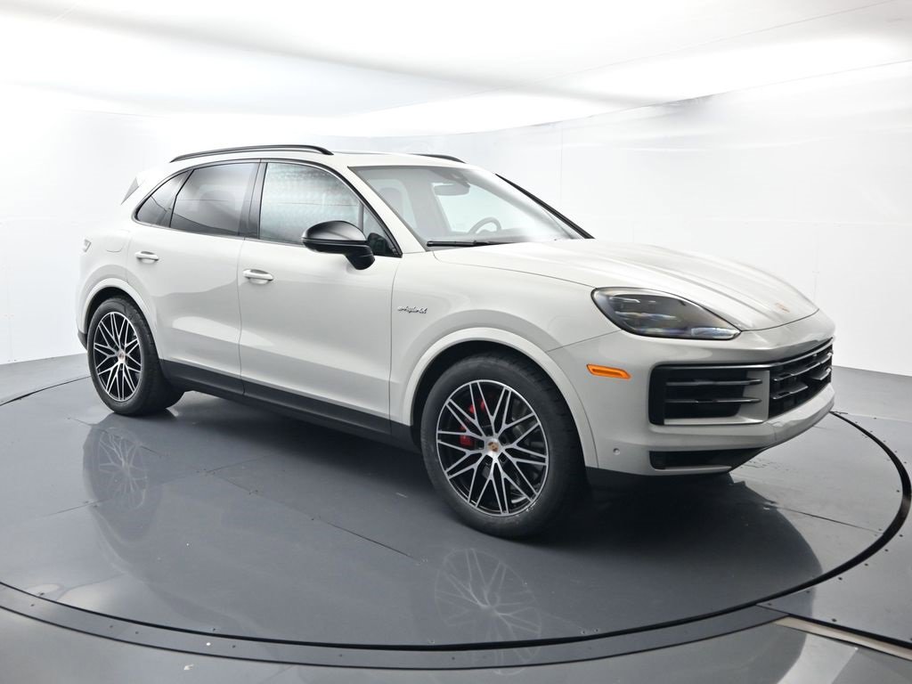 Used 2025 Porsche Cayenne S image 17