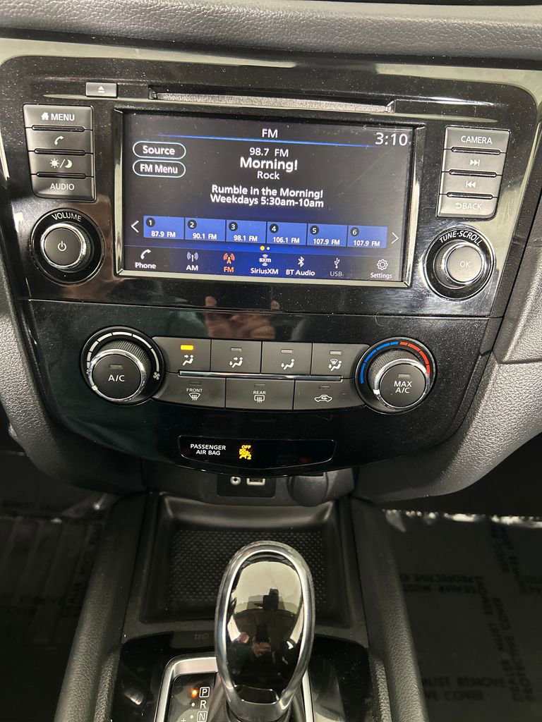 Used 2019 Nissan Rogue S w/ Special Edition Package FWD image 14