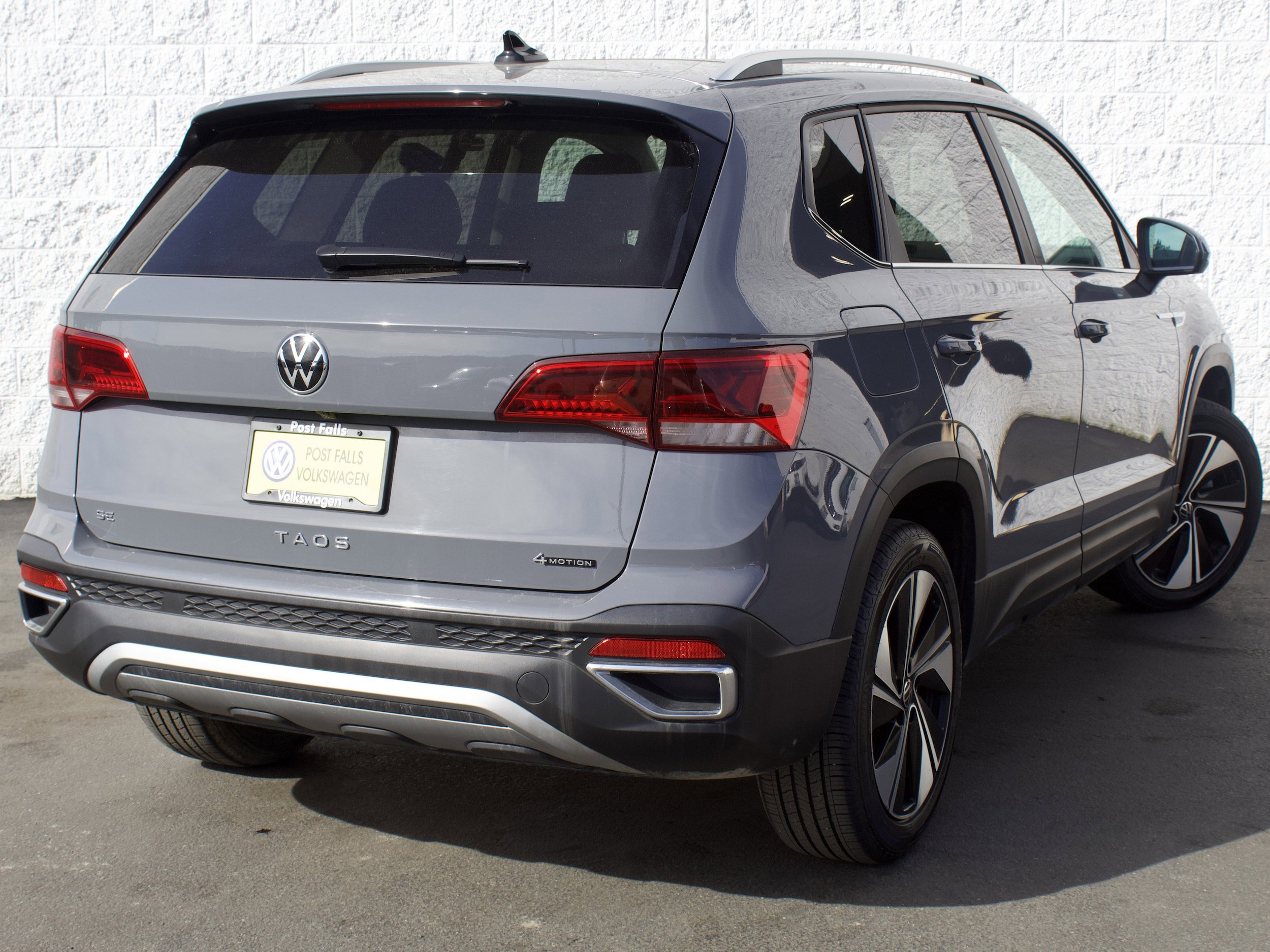 Used 2023 Volkswagen Taos SE w/ Panoramic Sunroof Package AWD/4WD image 8