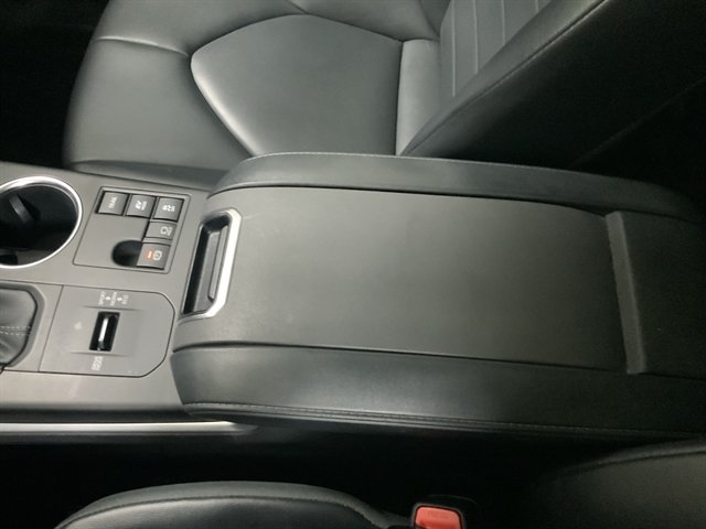 Used 2023 Toyota Highlander XLE AWD/4WD image 37