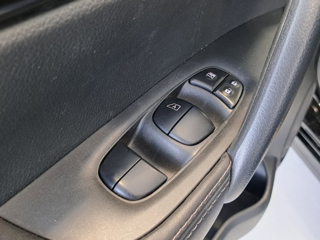 Used 2022 Nissan Rogue Sport SL image 23