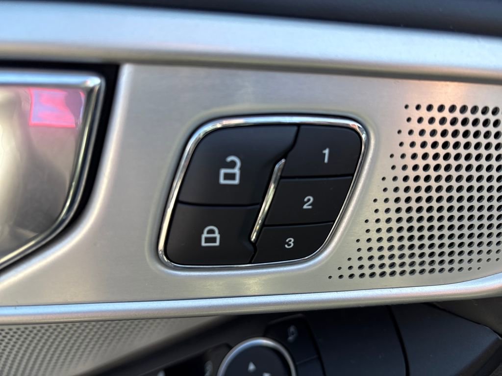 Used 2020 Ford Explorer Platinum w/ Premium Technology Package image 14