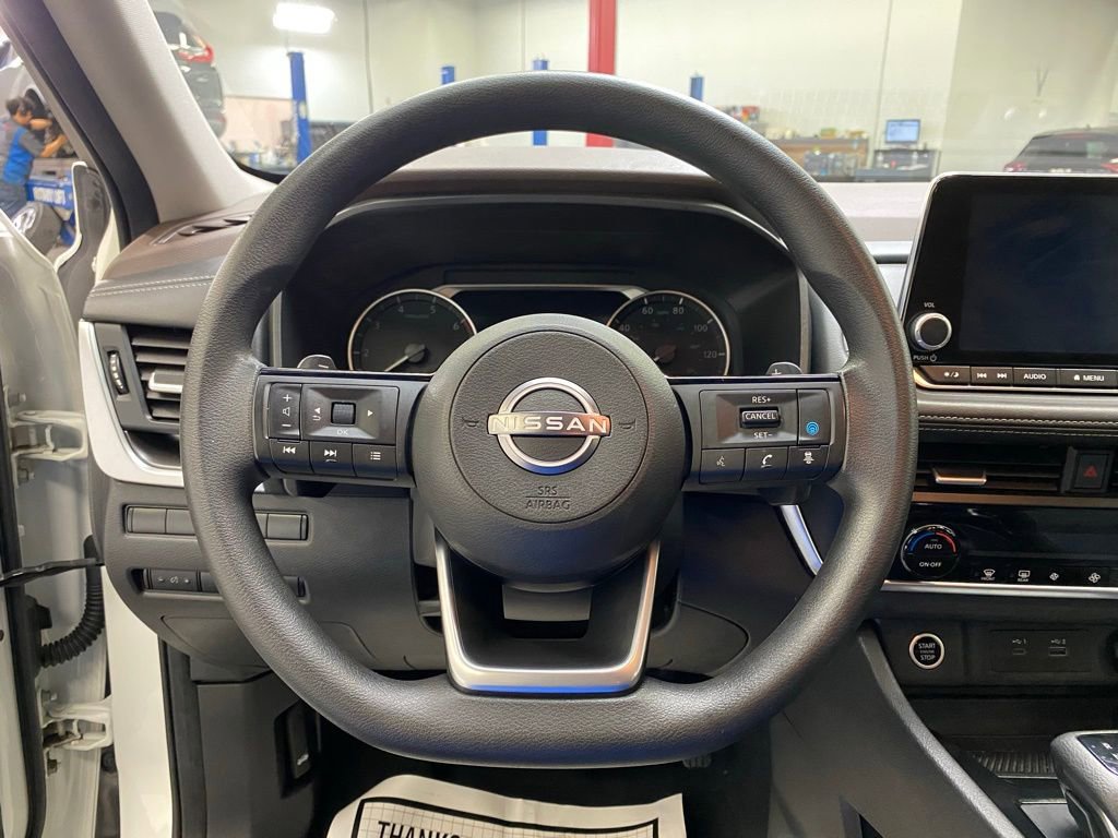 Used 2023 Nissan Rogue SV image 27