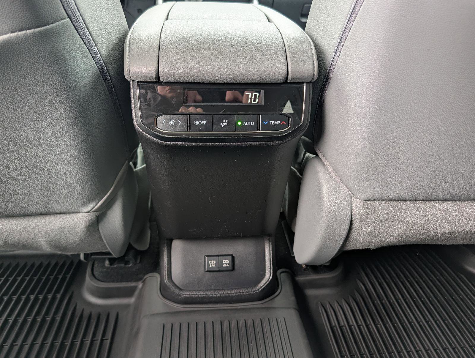 Used 2021 Toyota Highlander XLE image 20