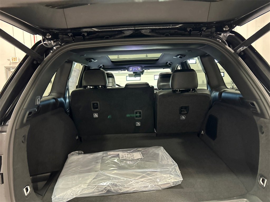 New 2025 Jeep Grand Cherokee Overland w/ Adv Protech Group III image 33