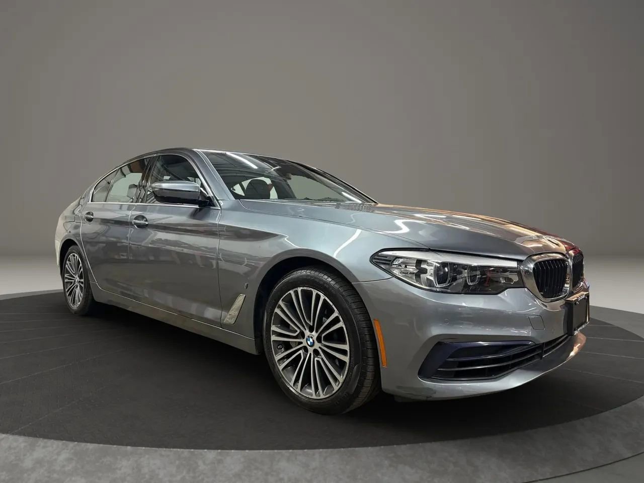 Used 2019 BMW 530e xDrive w/ Convenience Package image 2