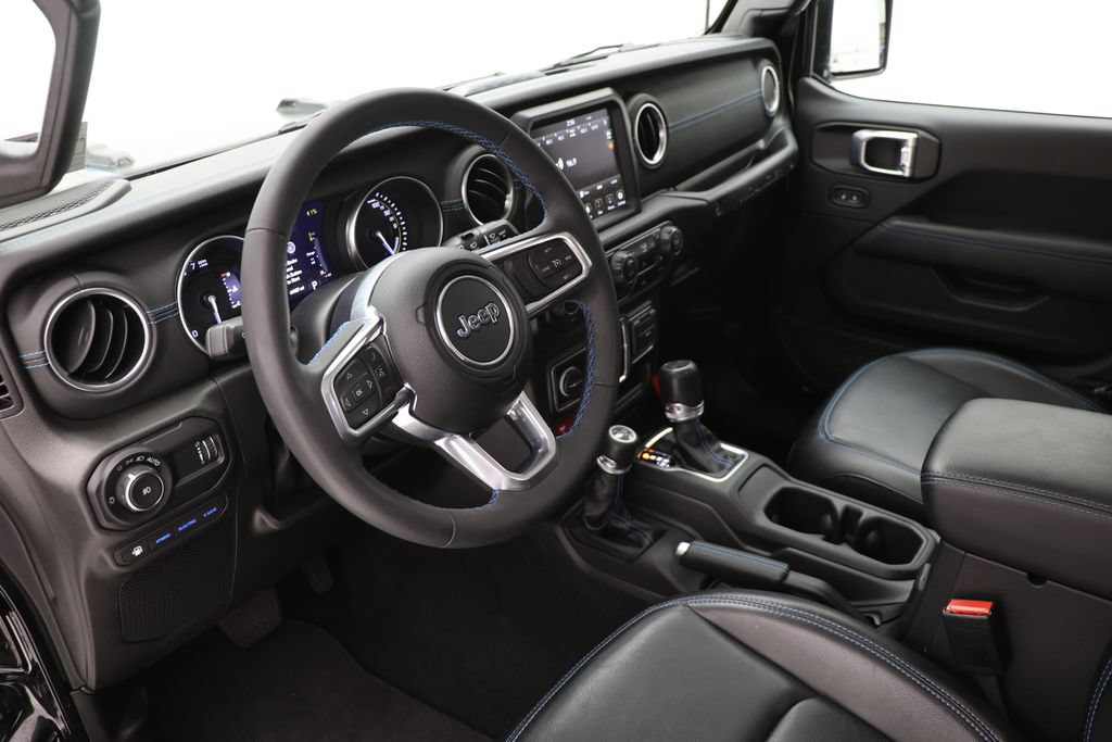 Used 2023 Jeep Wrangler Unlimited Rubicon 4xe w/ Cold Weather Group AWD/4WD image 15