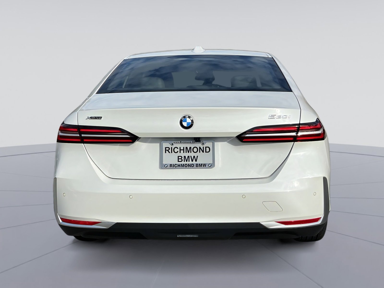 Certified 2025 BMW 530i xDrive w/ Premium Package image 4