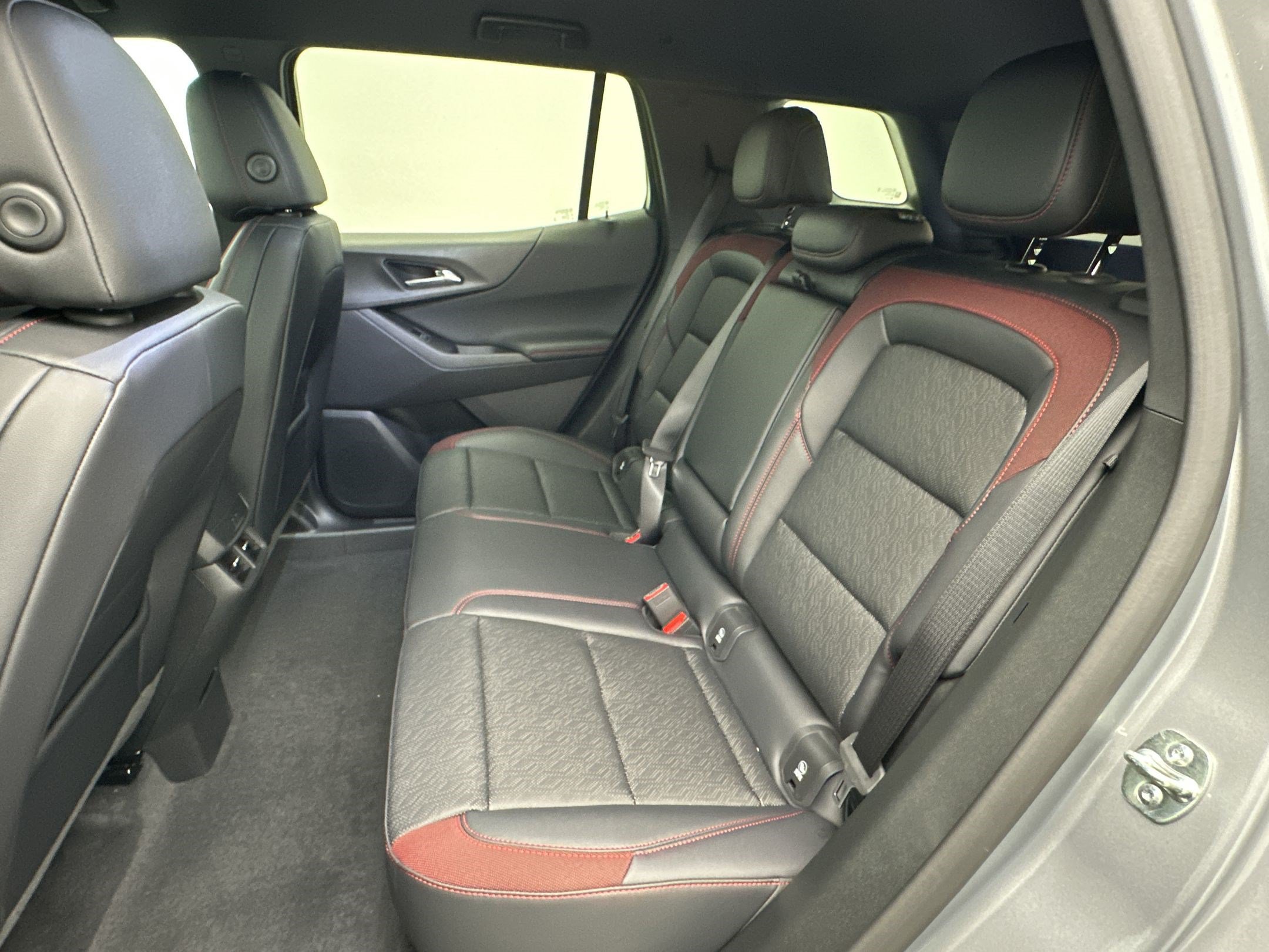 New 2027 Chevrolet Equinox RS w/ LPO, Floor Liner Package AWD/4WD image 24