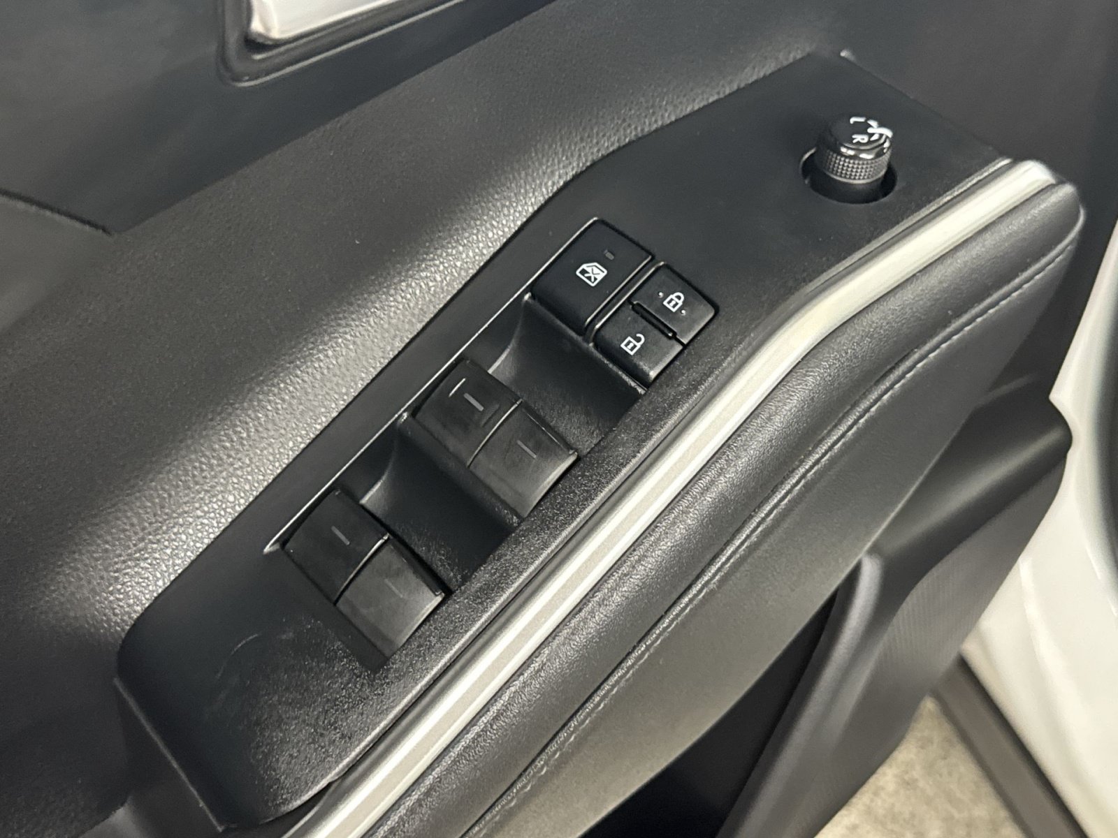 Used 2022 Toyota Highlander XLE AWD/4WD image 26