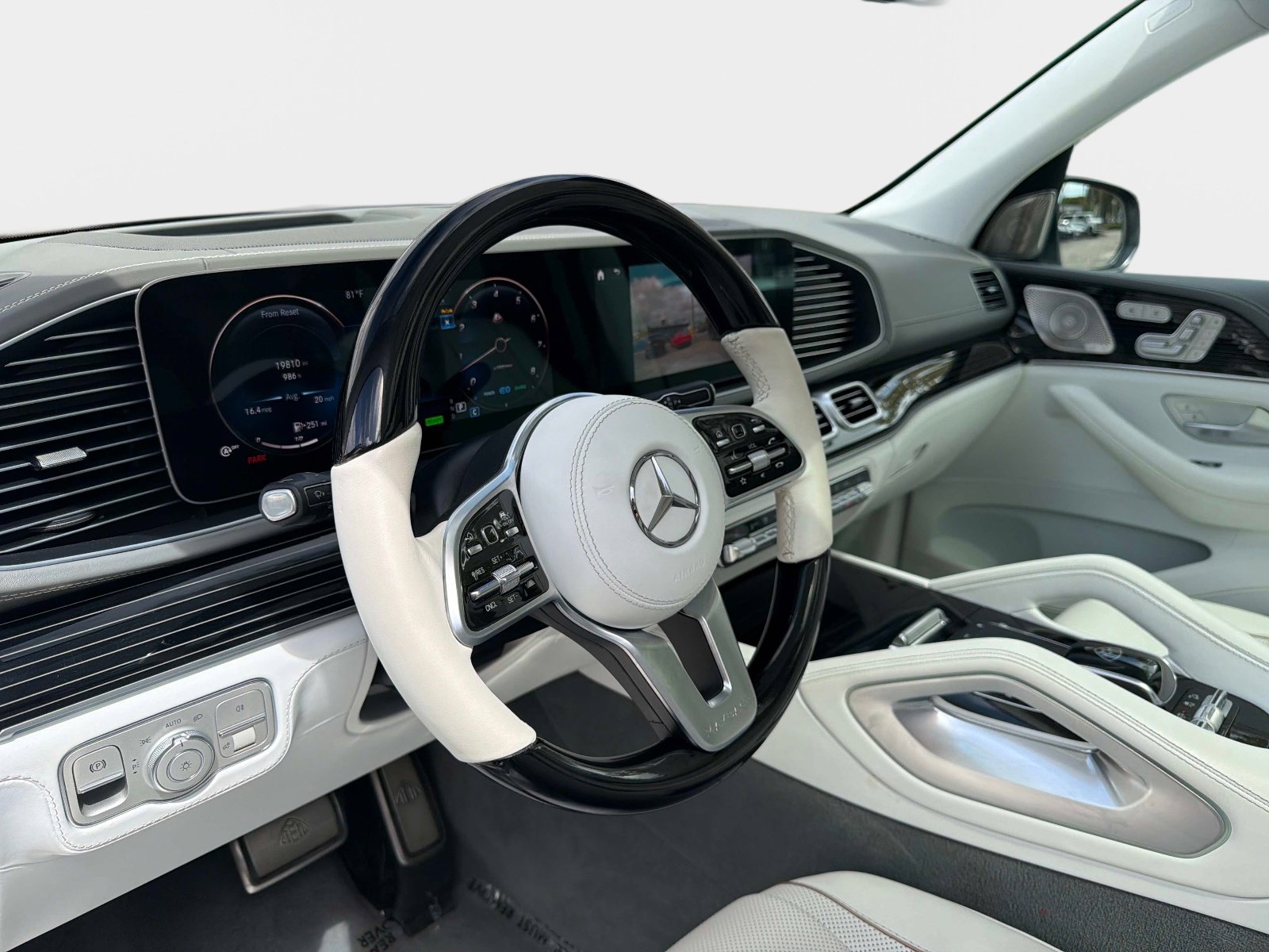 Used 2023 Mercedes-Benz Maybach GLS 600 4MATIC image 42