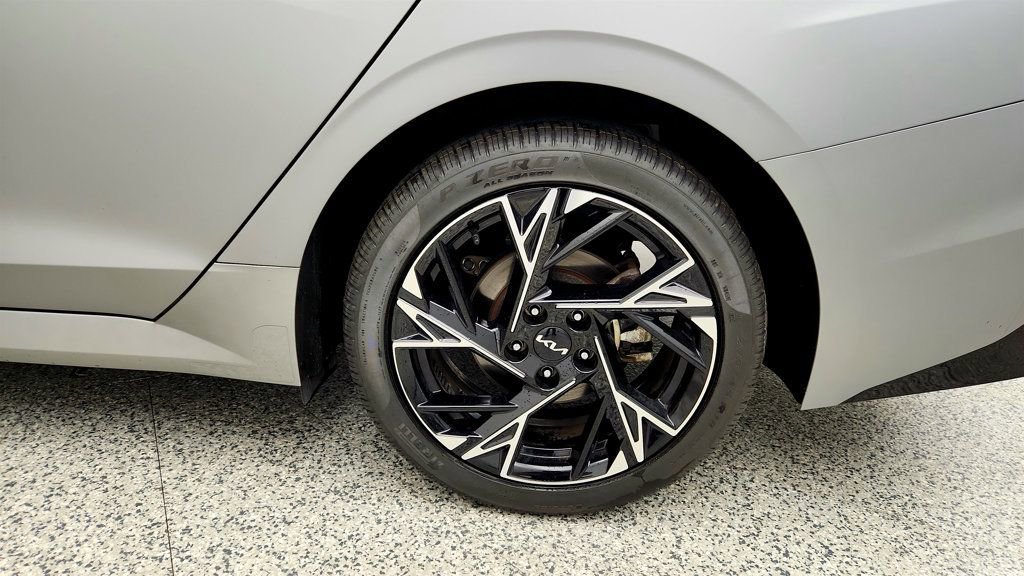 Used 2025 Kia K5 GT-Line w/ GT-Line Premium Package FWD image 9