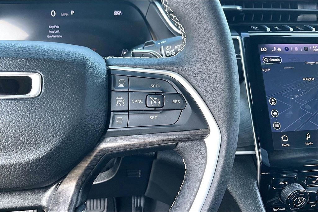 Used 2023 Jeep Grand Cherokee Limited w/ Black Appearance Package image 19