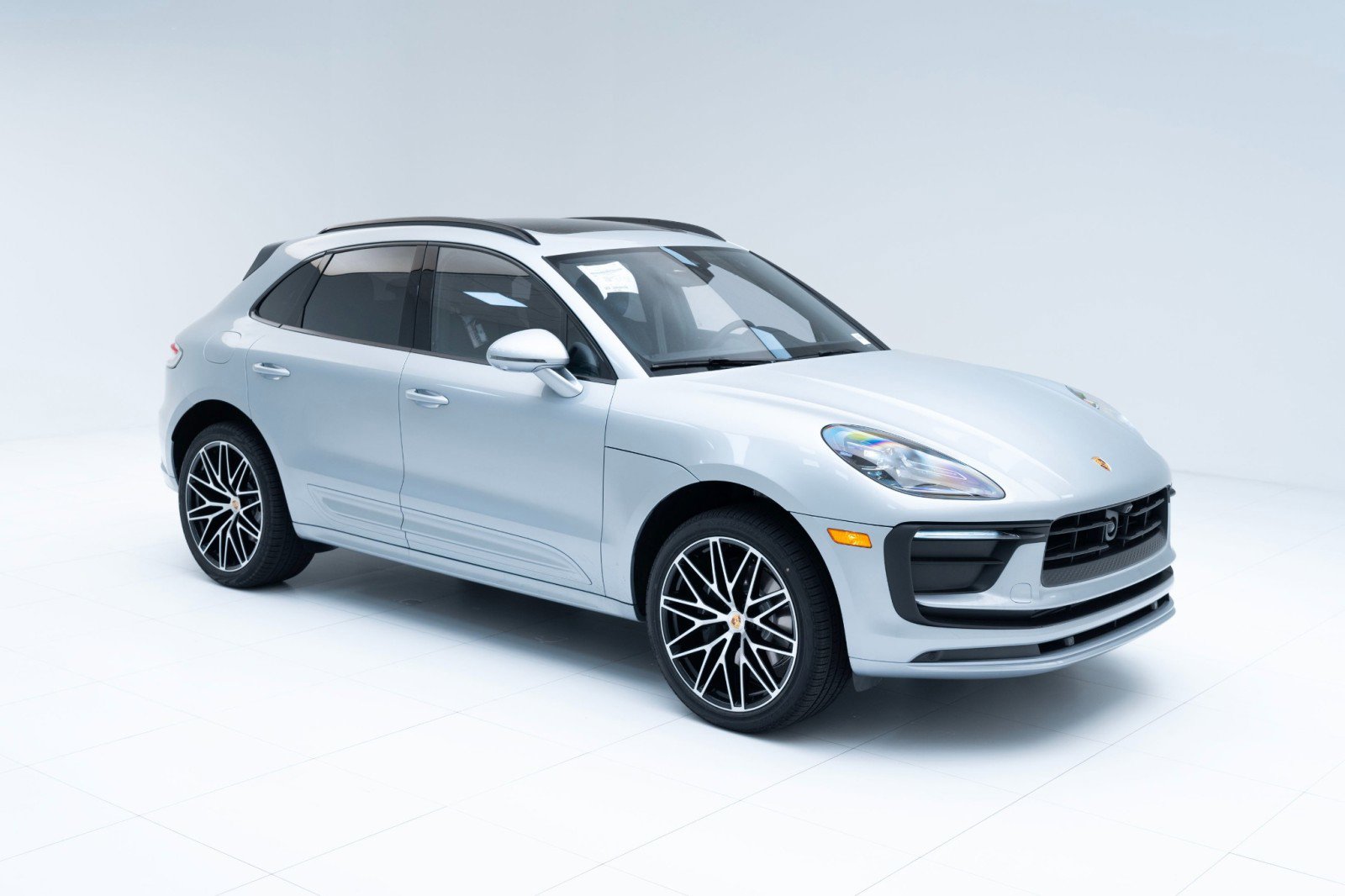 New 2025 Porsche Macan image 7