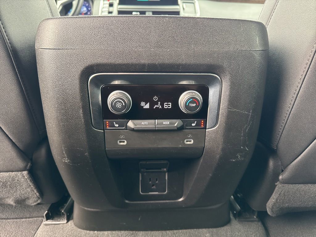 Used 2023 Chevrolet Suburban Premier image 14