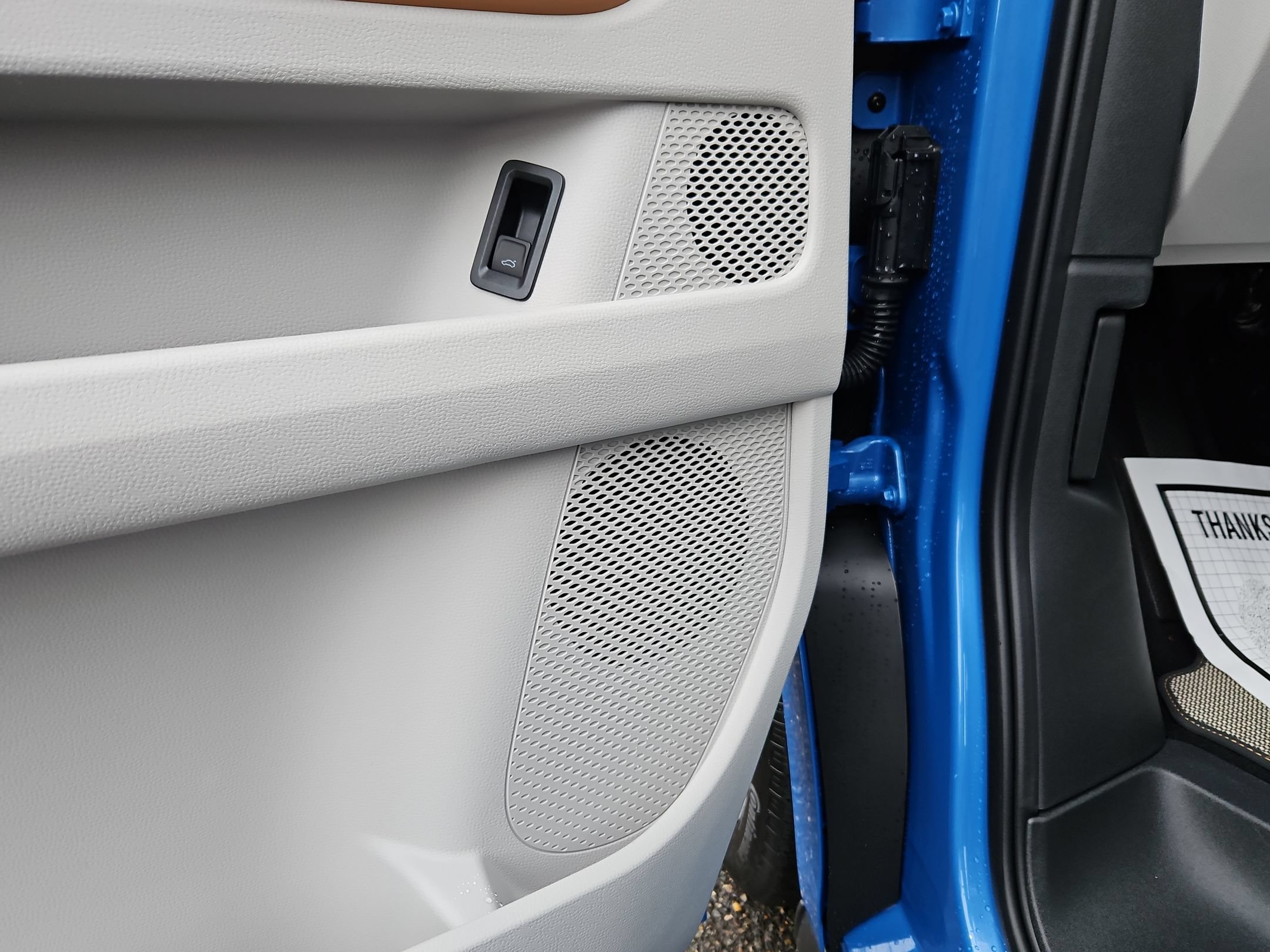 New 2025 Volkswagen ID. Buzz Pro S Plus AWD/4WD image 11