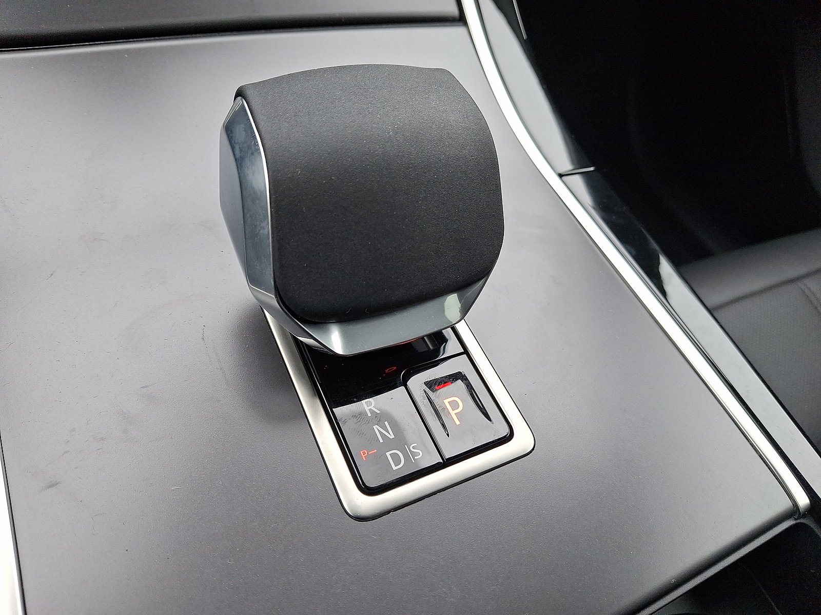 New 2026 Land Rover Range Rover Velar S image 10