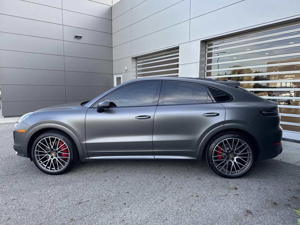 Used 2022 Porsche Cayenne GTS AWD/4WD image 4