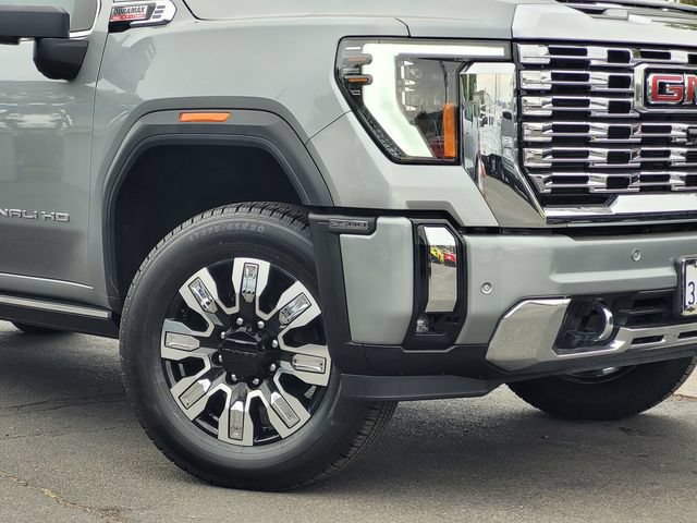 Used 2025 GMC Sierra 2500 Denali w/ Denali Reserve Package AWD/4WD image 4