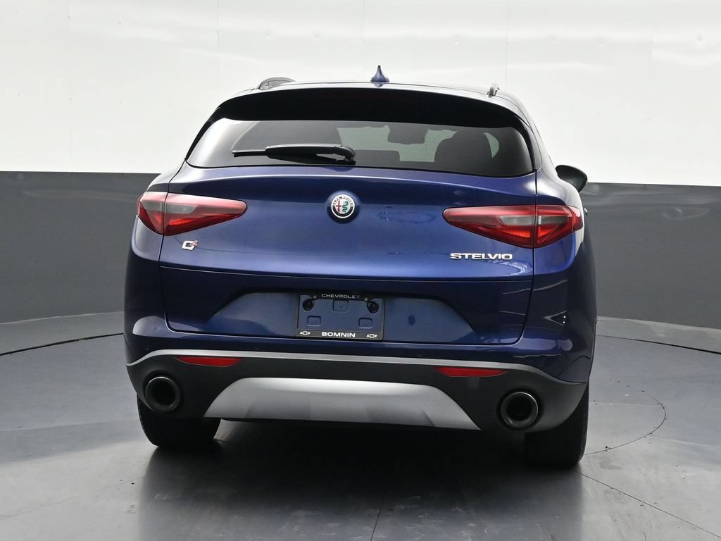 Used 2018 Alfa Romeo Stelvio Ti Sport AWD/4WD image 4
