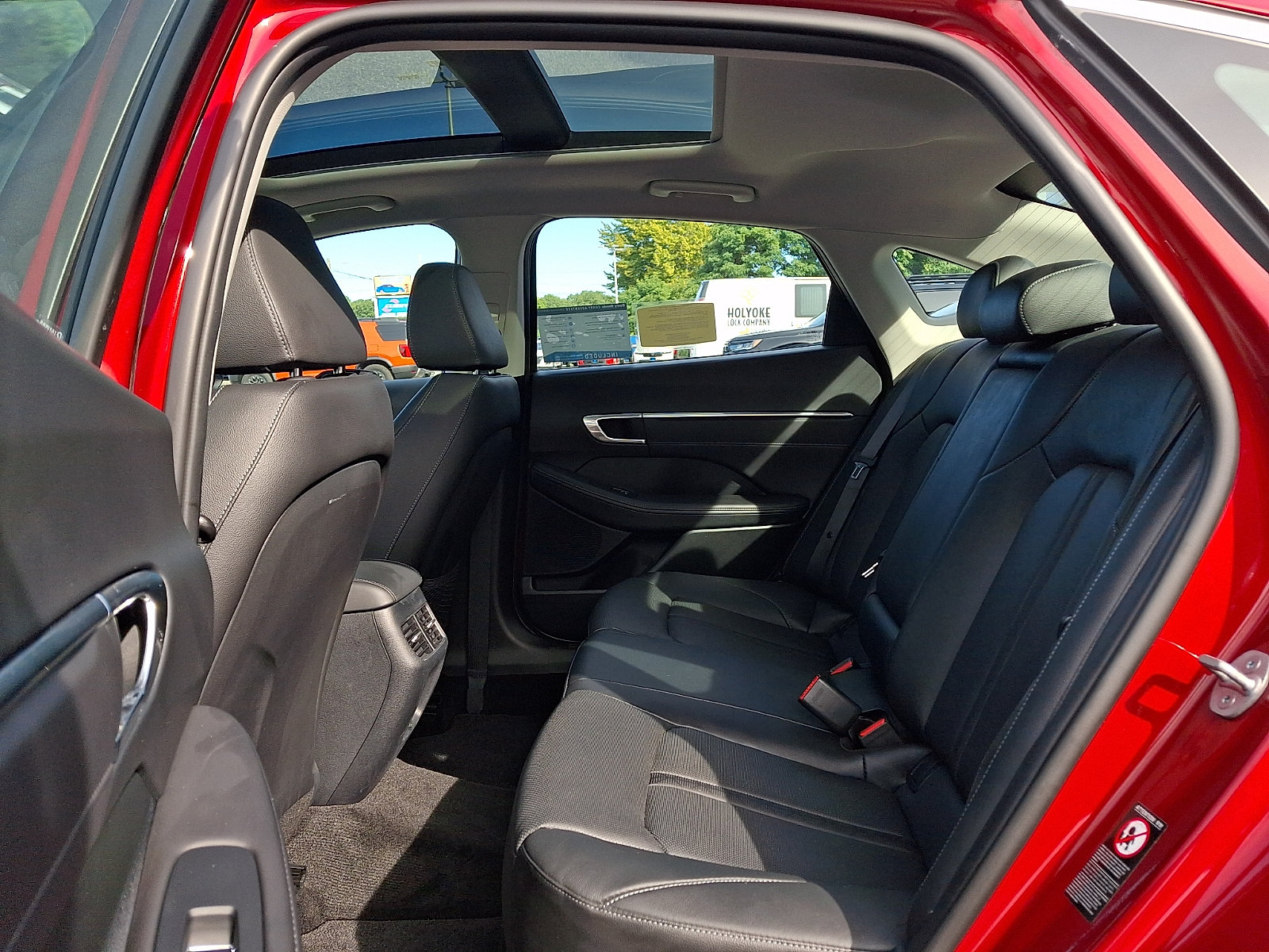 Used 2023 Hyundai Sonata Limited w/ Cargo Package FWD image 10
