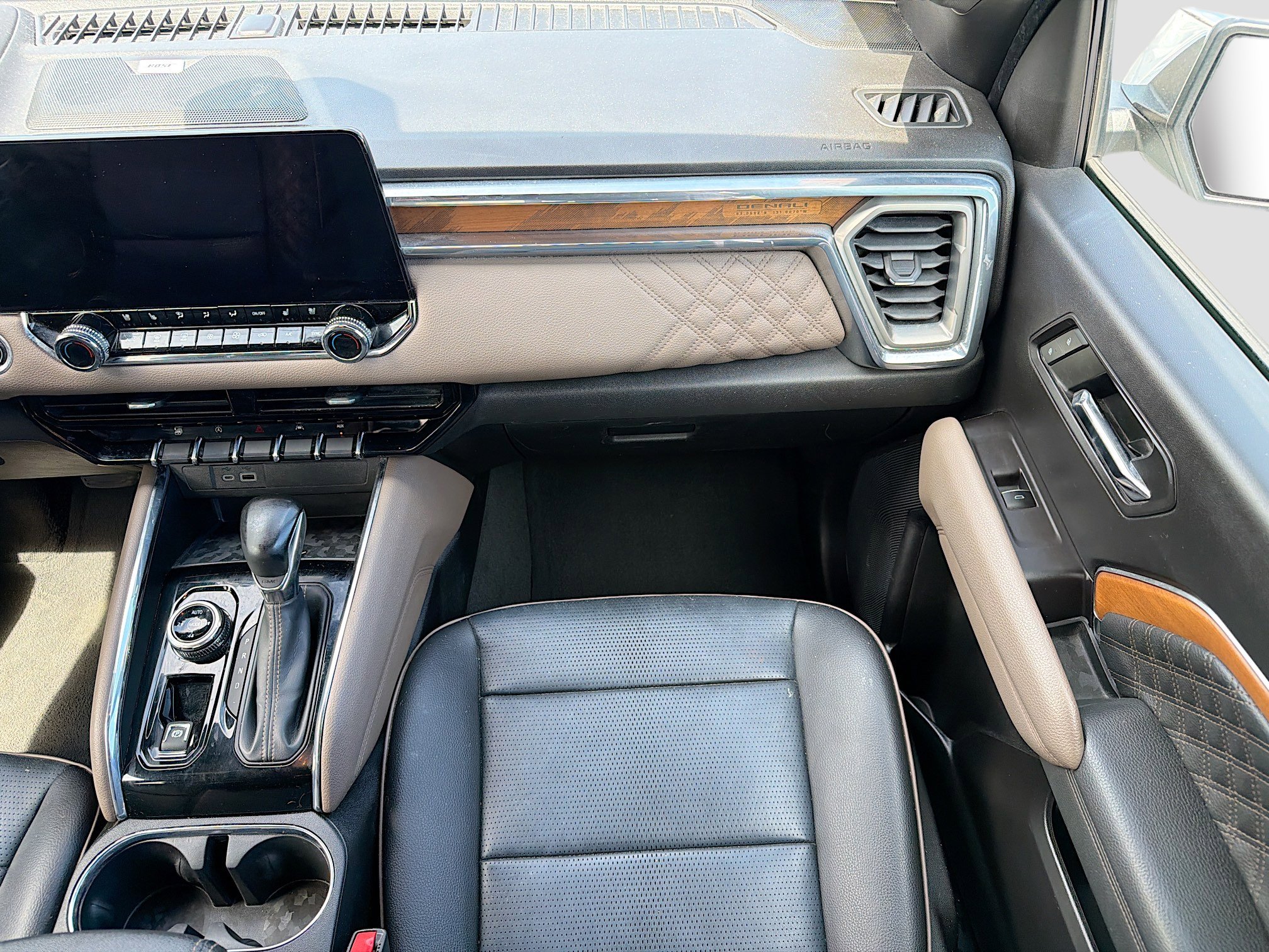 Used 2023 GMC Canyon Denali image 17