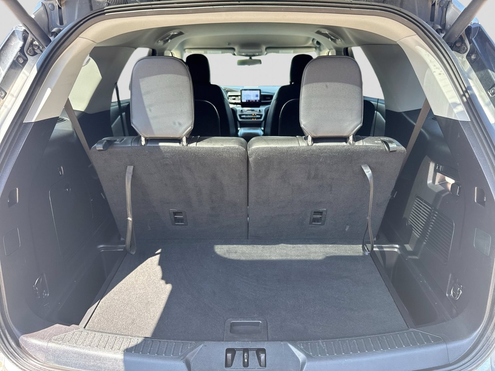Used 2022 Ford Explorer XLT w/ Equipment Group 202A AWD/4WD image 40
