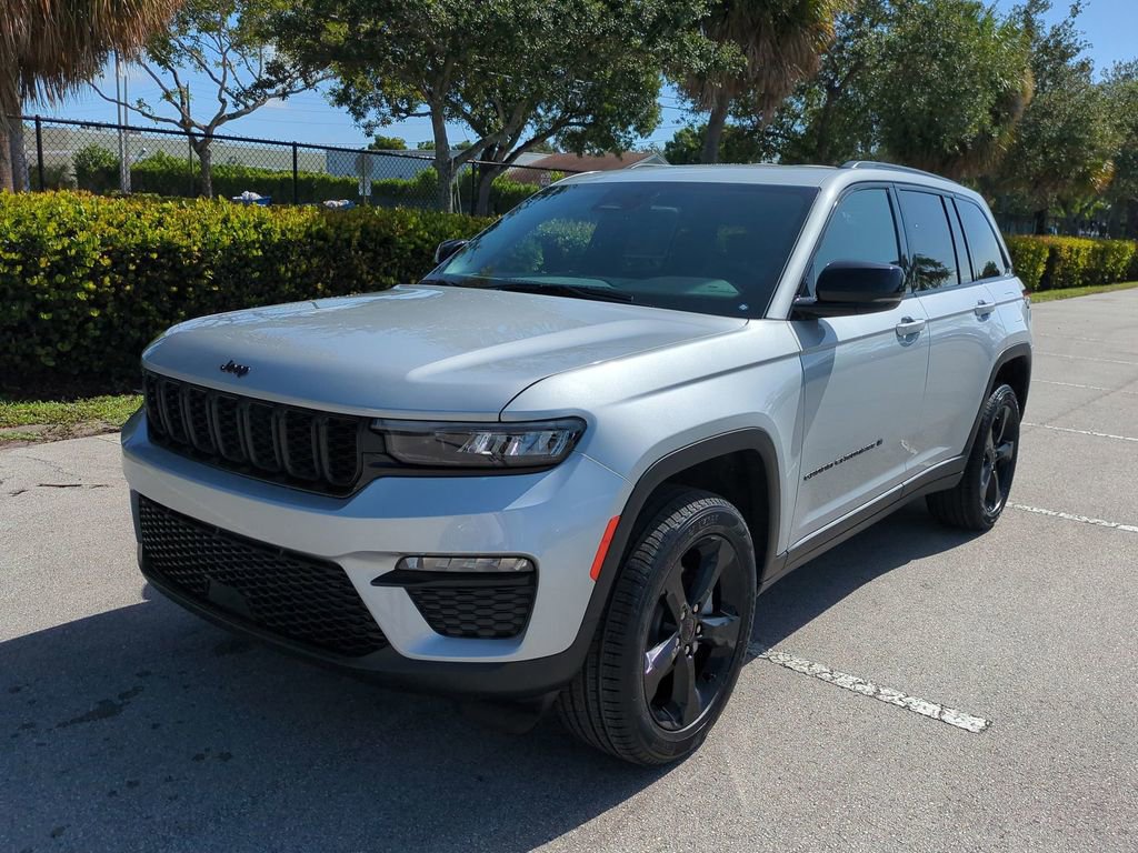 New 2025 Jeep Grand Cherokee Limited w/ Black Appearance Package RWD image 9