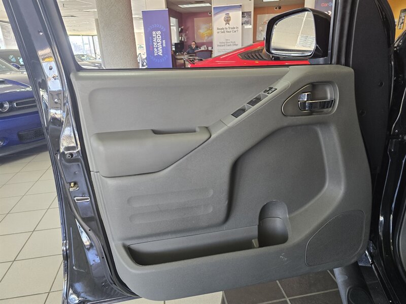 Used 2020 Nissan Frontier SV w/ Midnight Edition Floor Mats image 7