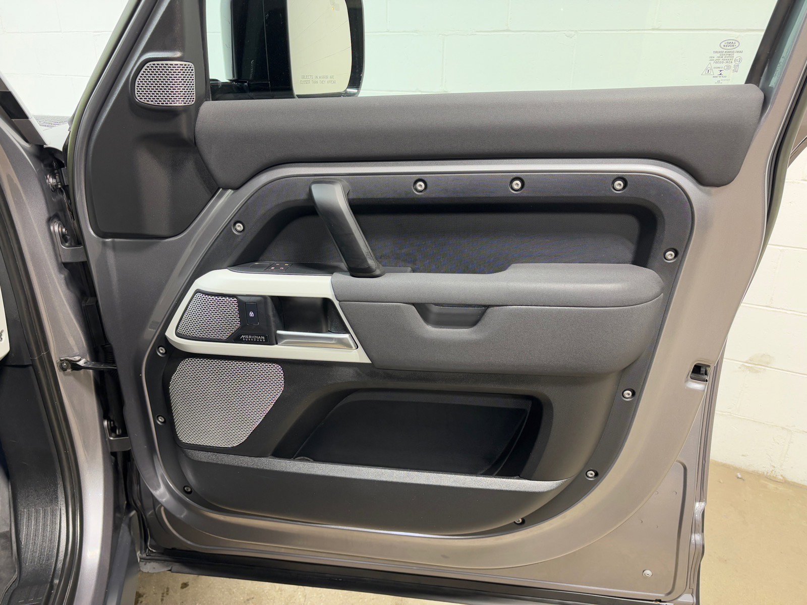 Used 2023 Land Rover Defender 130 SE image 37