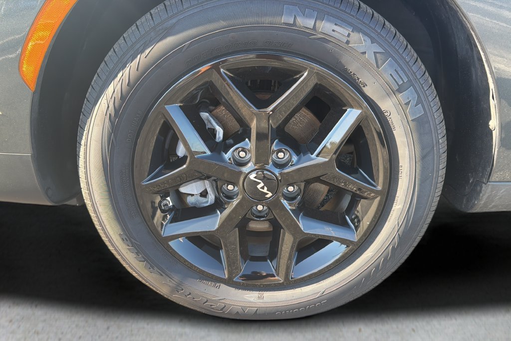 Used 2025 Kia Soul LX w/ LX Technology Package FWD image 25