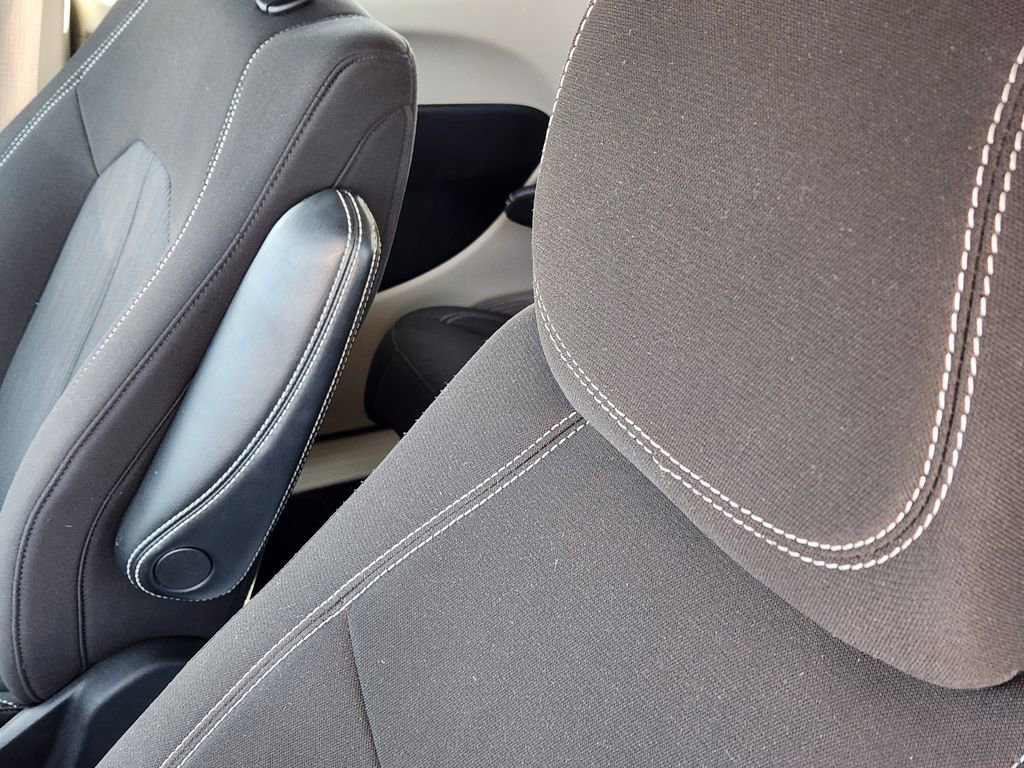 Used 2023 Chrysler Voyager LX image 16