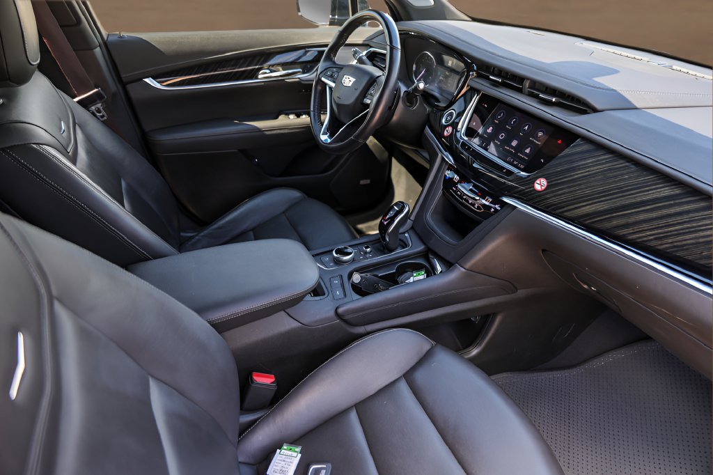 Certified 2025 Cadillac XT6 Premium Luxury FWD image 32