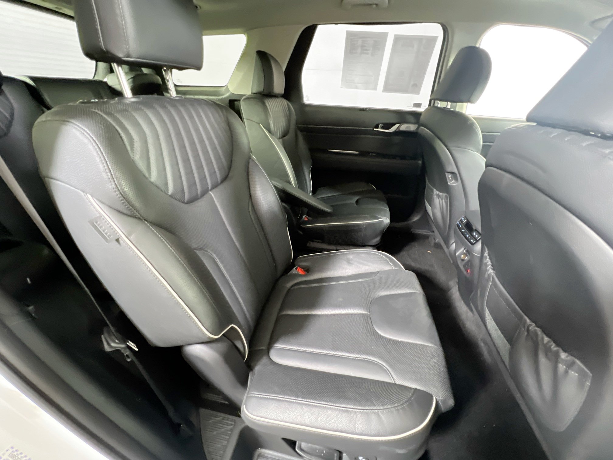 Used 2023 Hyundai Palisade Limited w/ Winter Package AWD/4WD image 30