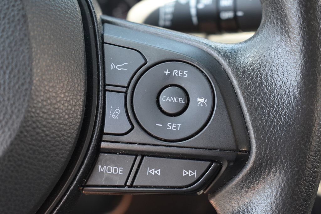 Used 2025 Toyota RAV4 XLE FWD image 15